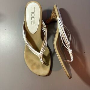 Moda Spana White and Tan Heels
